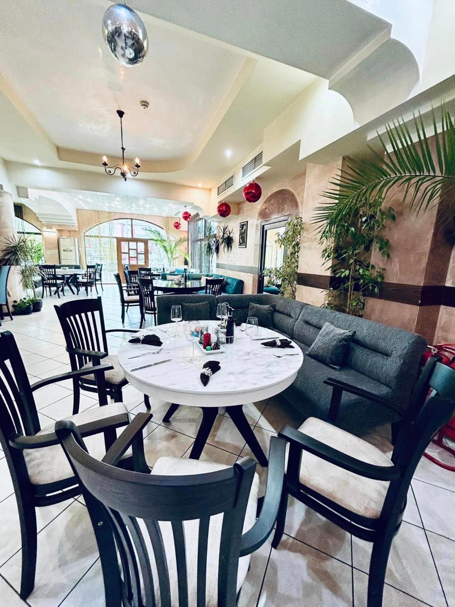 Meatsa Hotel Kŭrdzhali Exteriör bild