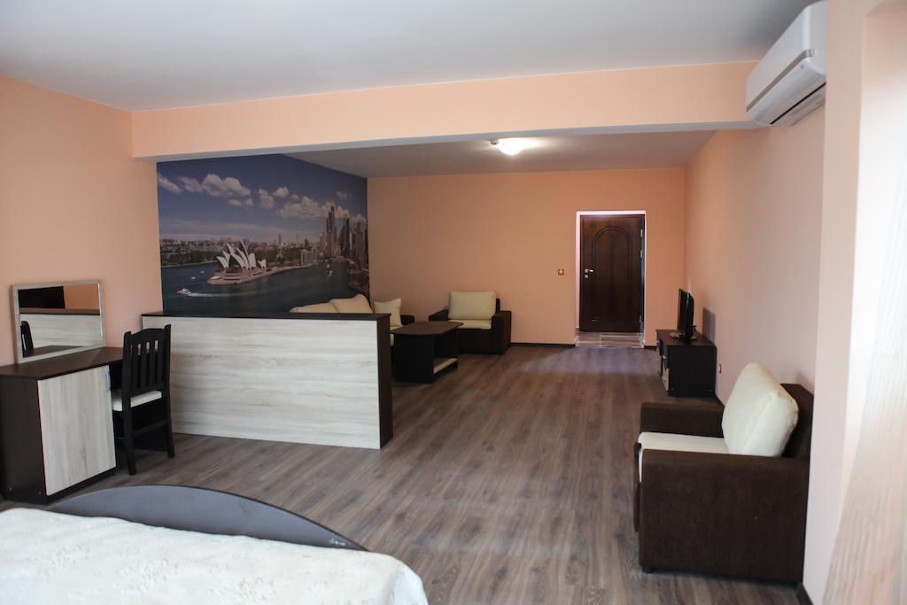 Meatsa Hotel Kŭrdzhali Rum bild